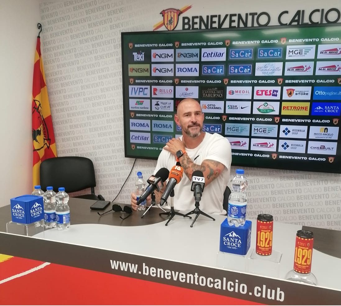 Floro Flores: "Non vedo l'ora che chiuda il mercato"